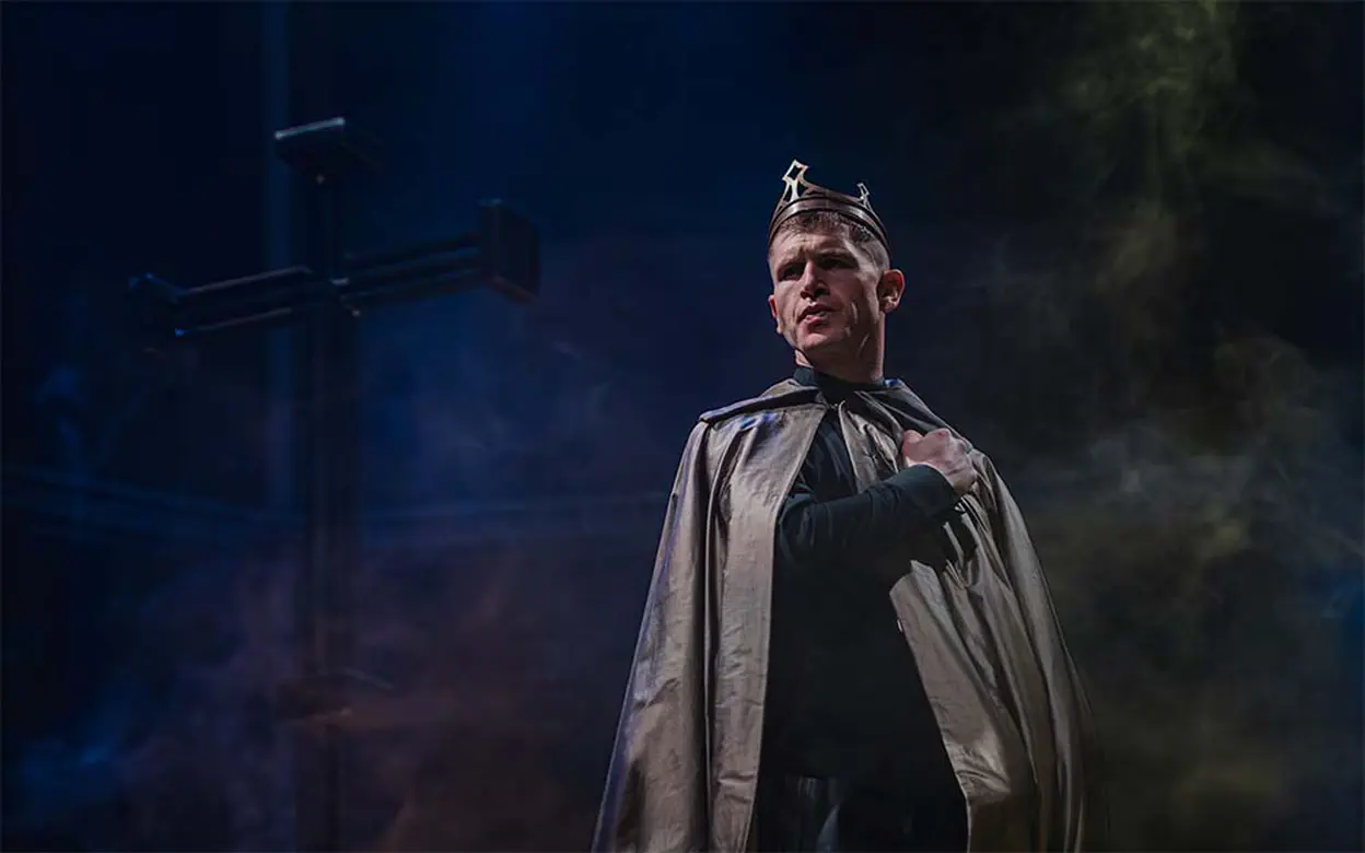 Kyle Rowe as Richard III.